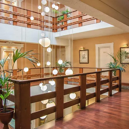 Miramar Hotel 3*